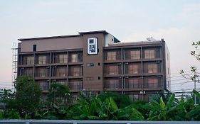 Pj Loft Hotel Ev Station Lopburi